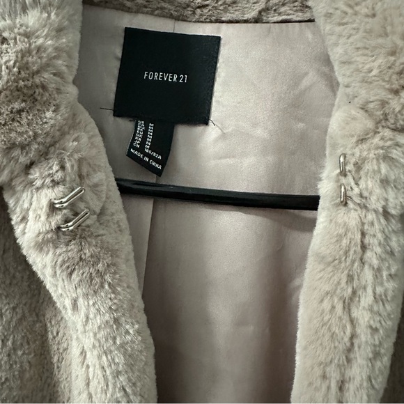 Faux Fur Jacket - Picture 4 of 6